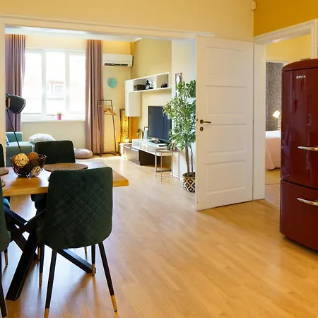 Memoir By Sofiaspot - Central, Metro To Airport סופיה