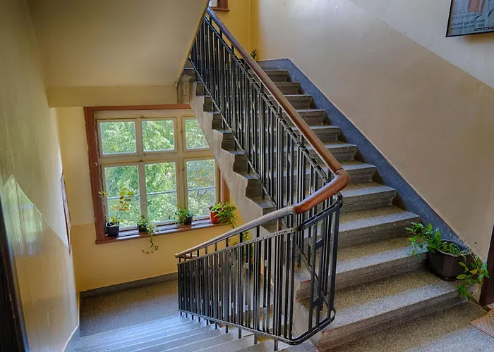 Memoir By Sofiaspot - Central, Metro To Airport *