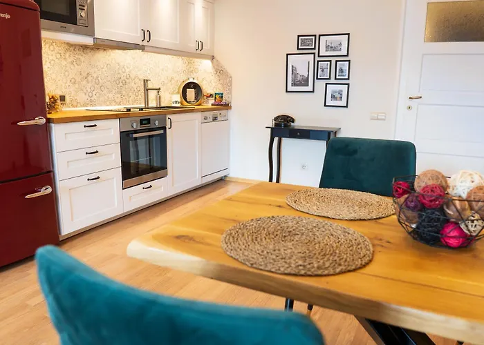 Memoir By Sofiaspot - Central, Metro To Airport