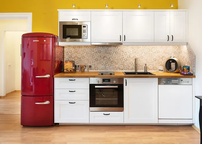 Апартамент Memoir By Sofiaspot - Central, Metro To Airport София