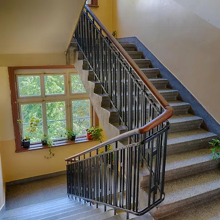 Memoir By Sofiaspot - Central, Metro To Airport *