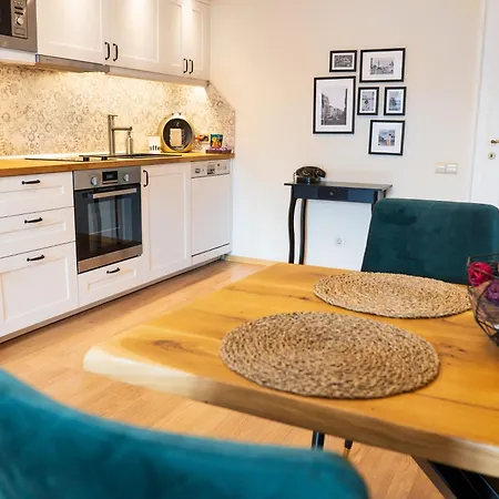 Memoir By Sofiaspot - Central, Metro To Airport