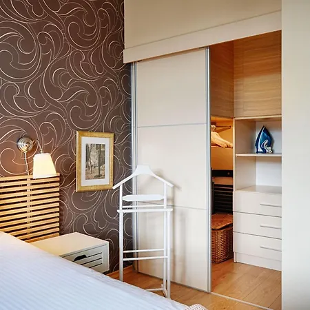 Memoir By Sofiaspot - Central, Metro To Airport Appartement