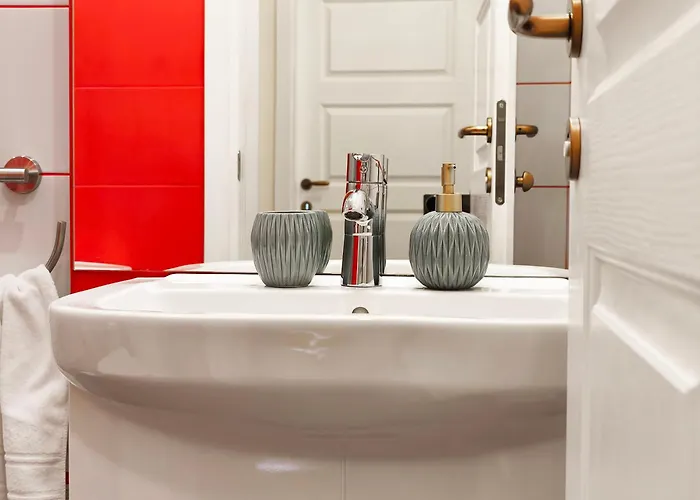 Memoir By Sofiaspot - Central, Metro To Airport