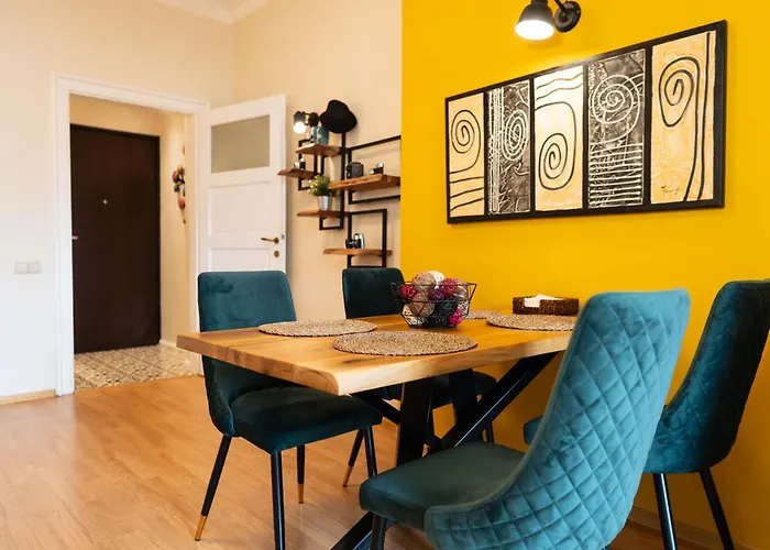 Memoir By Sofiaspot - Central, Metro To Airport * Sofia