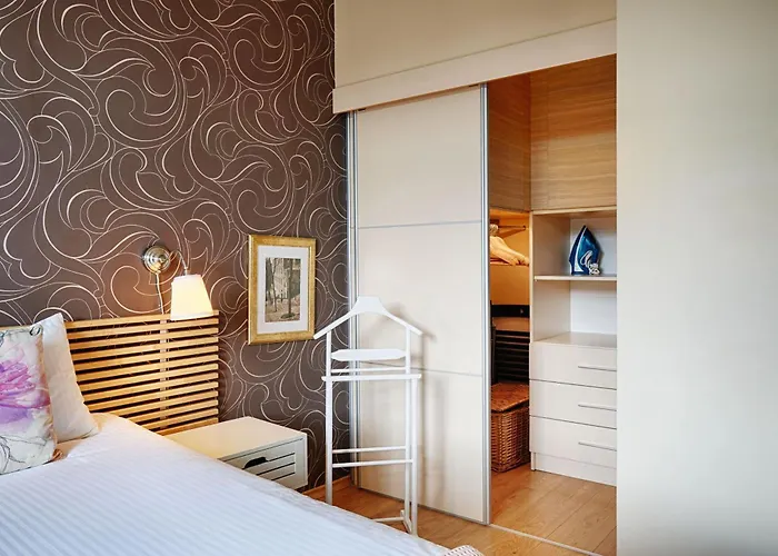 Memoir By Sofiaspot - Central, Metro To Airport Appartement